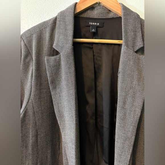 TORRID 3X ✨ Plus size Women's Gray Blazer good condition - Picture 2 of 5